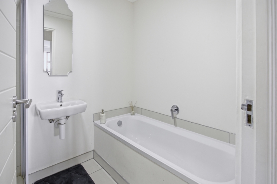 2 Bedroom Property for Sale in Zonnebloem Western Cape